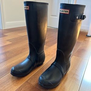 Gently Used Women’s Rain Boot Hunter